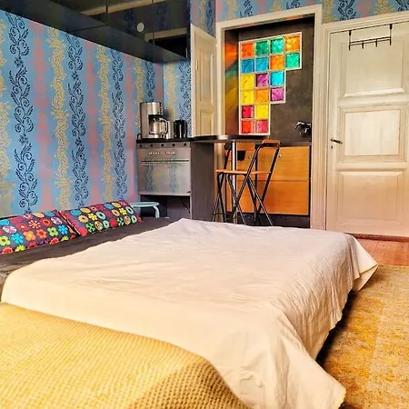 Citycolor - Colorfully Designed Studio In The Heart Of Helsinki